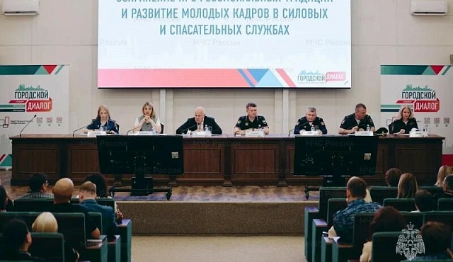 Молодежный совет столичного Главка МЧС России принял участие в заседании Общественной палаты города Москвы
