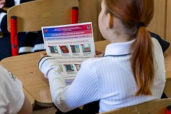 Новый учебный год — старт безопасного будущего: московские спасатели провели открытые уроки в школах